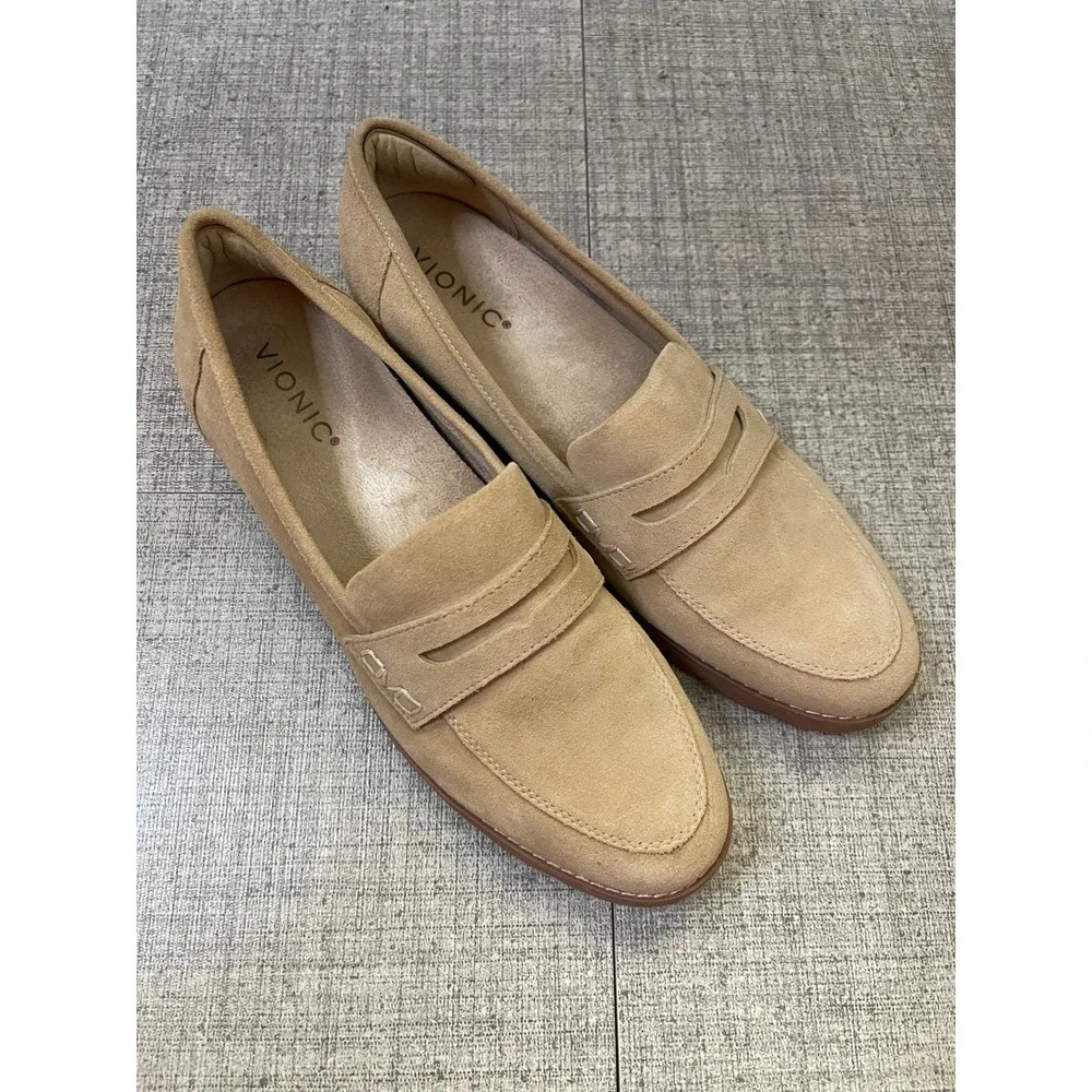 VIONIC Cheryl II Suede Loafers Size 9.5 Sand Beige Lug Sole Casual Comfort